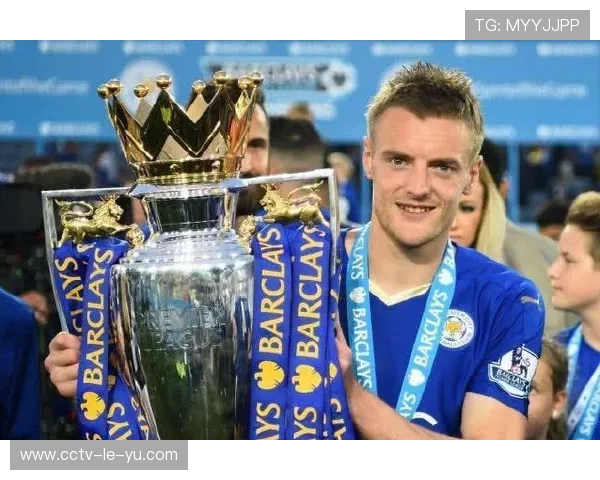 资深申花球迷大老王王尔康激情助威全国职工总决赛再现经典场面 资深申花球迷大老王王尔康激情助威全国职工总决赛再现经典场面